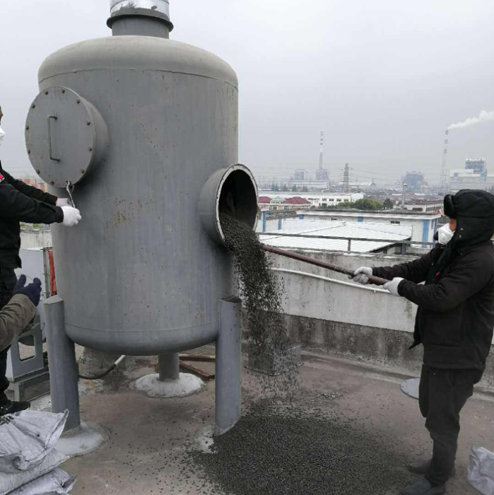 颗粒活性炭更换现场